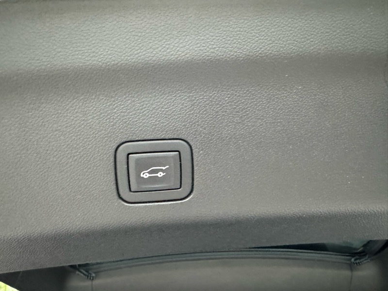 GMC Yukon Denali 4WD 2024