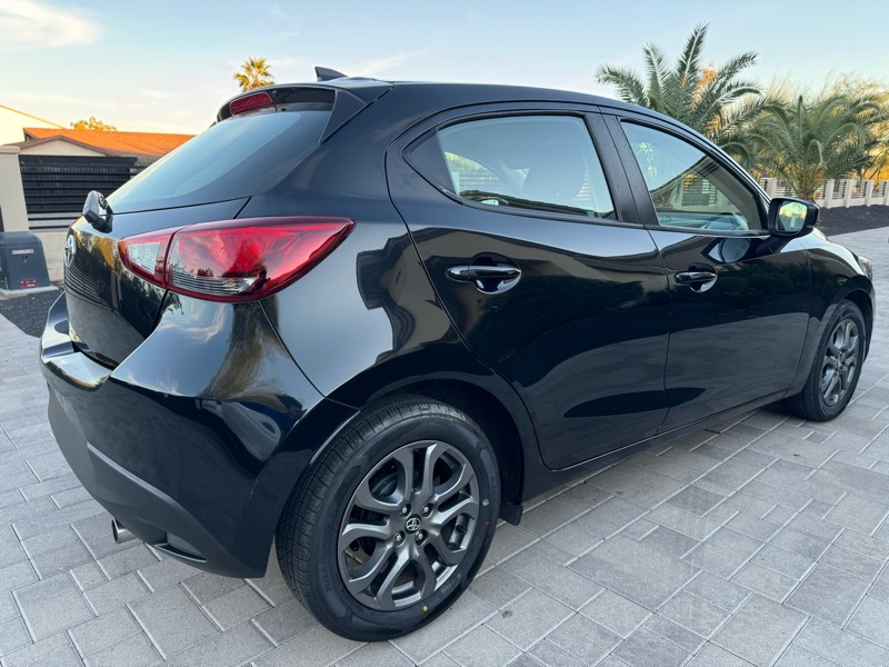 Toyota Yaris LE Hatchback 2020