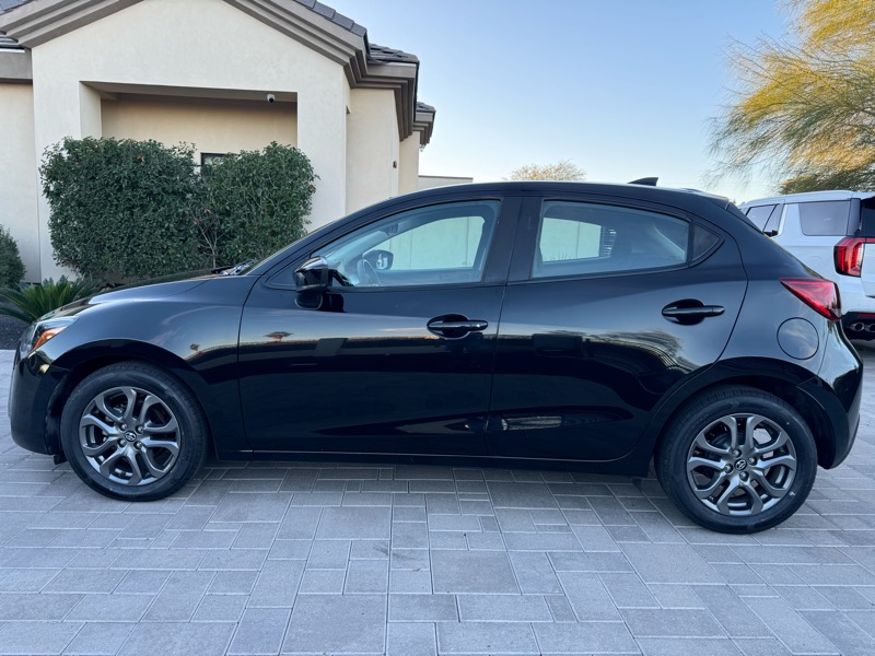 Toyota Yaris LE Hatchback 2020