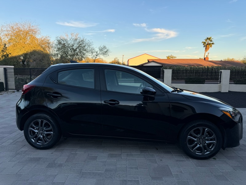 Toyota Yaris LE Hatchback 2020