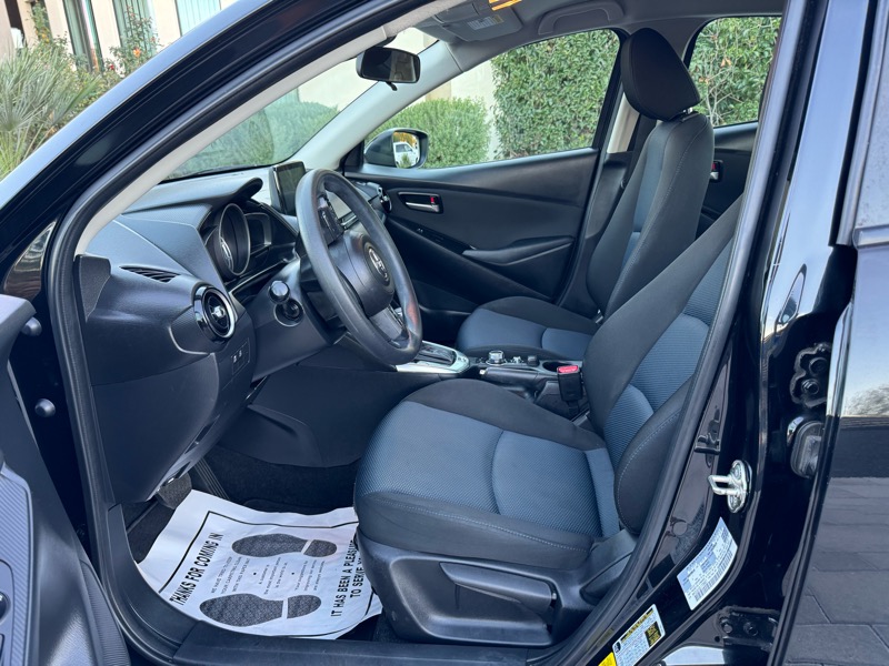 Toyota Yaris LE Hatchback 2020