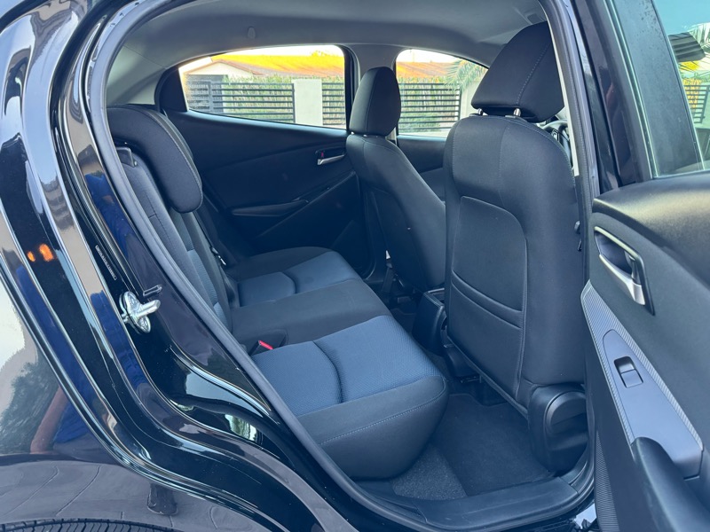 Toyota Yaris LE Hatchback 2020