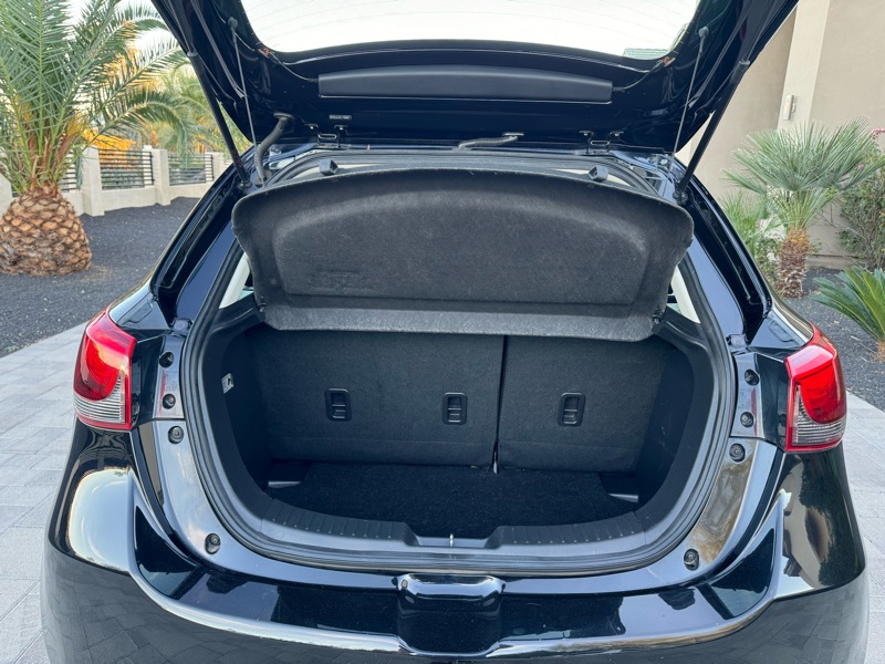 Toyota Yaris LE Hatchback 2020