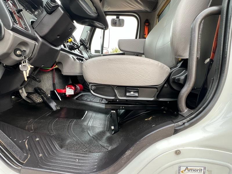 Freightliner M2 106 Medium Duty  2014