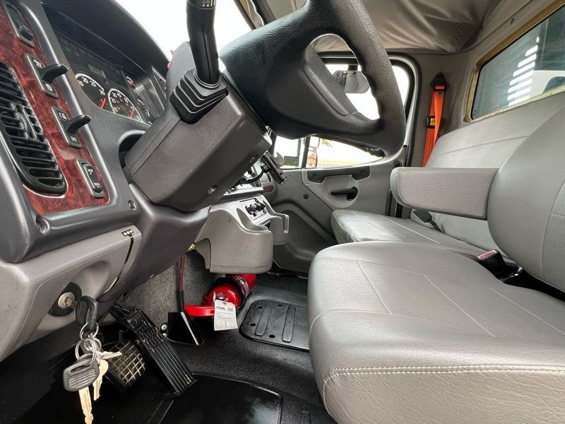 Freightliner M2 106 Medium Duty  2014