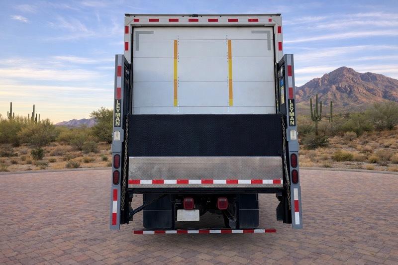 Freightliner M2 106 Medium Duty  2017