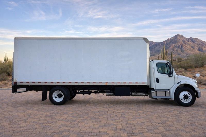 Freightliner M2 106 Medium Duty  2017