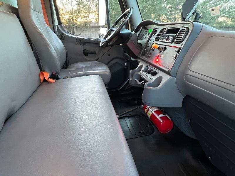 Freightliner M2 106 Medium Duty  2017