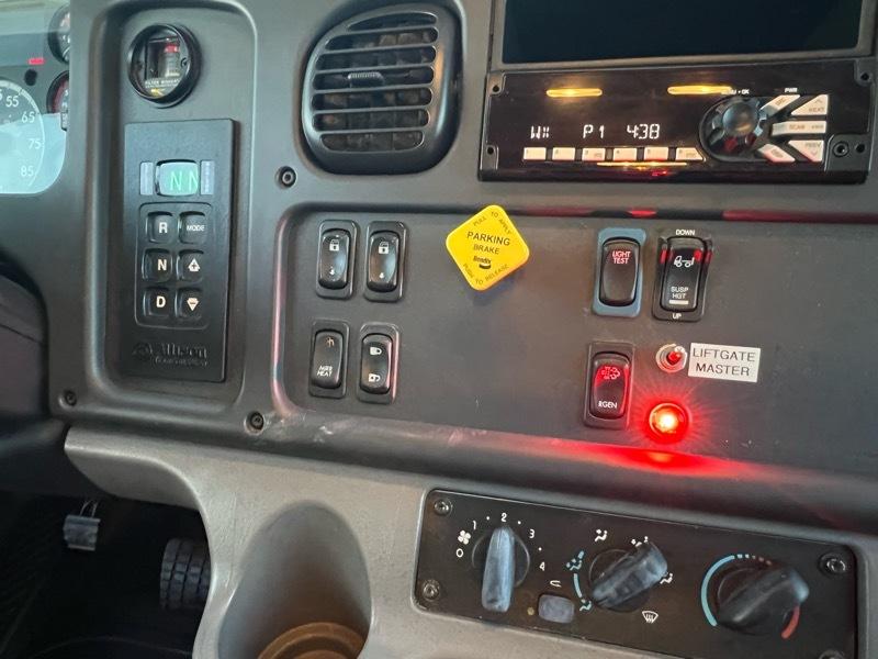 Freightliner M2 106 Medium Duty  2017