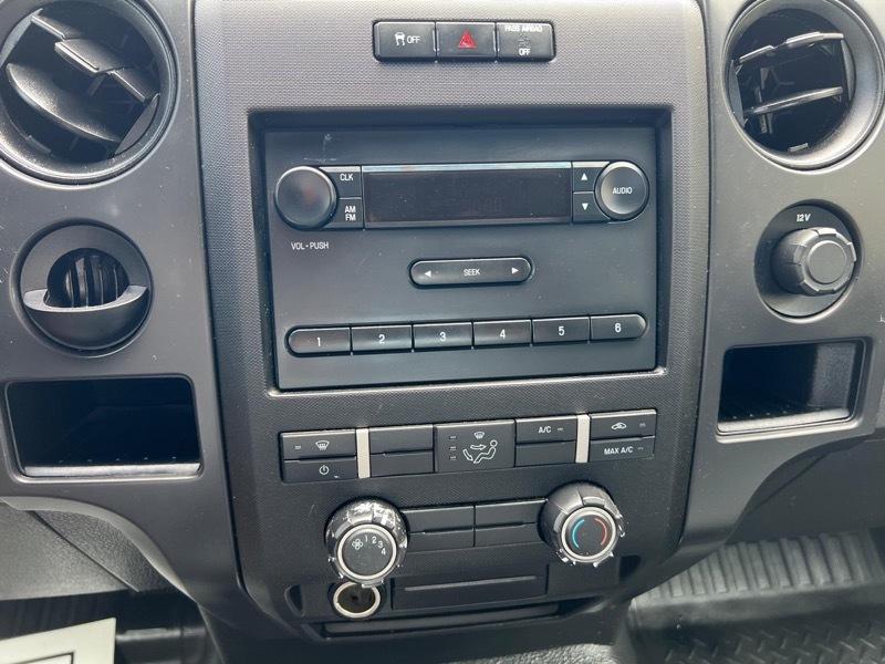 Ford F-150 2WD Reg Cab 141" XL 2011