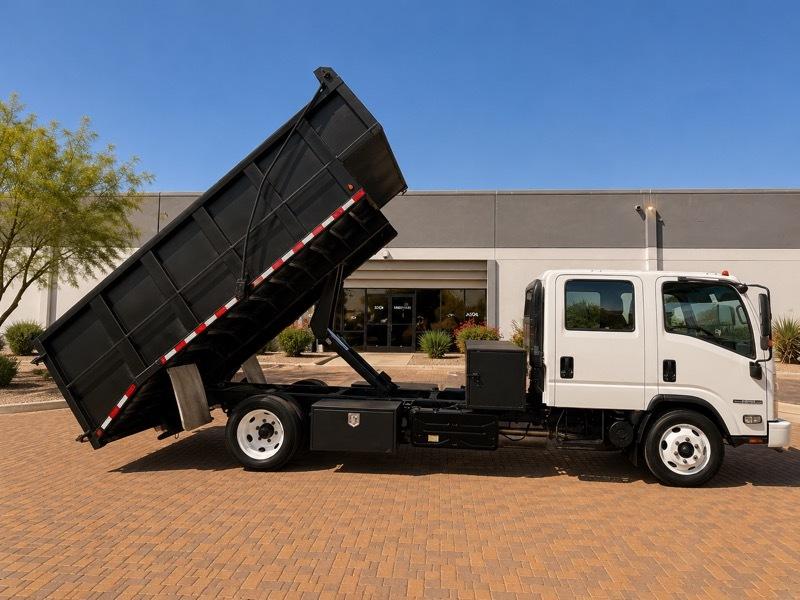 Isuzu NPR  2015