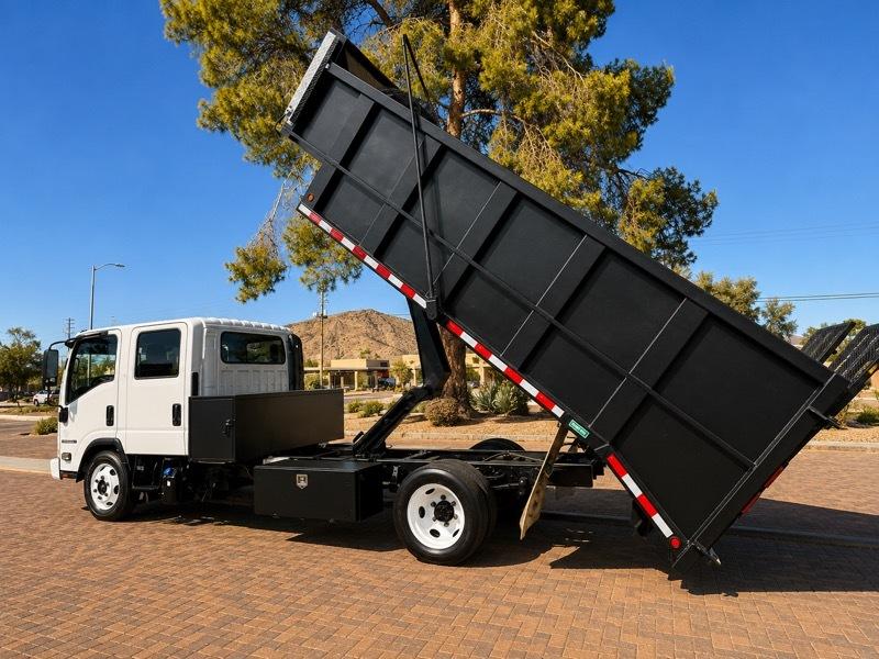 Isuzu NPR  2015