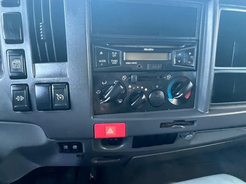 Isuzu NPR  2015
