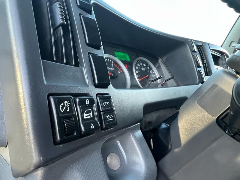 Isuzu NPR  2019
