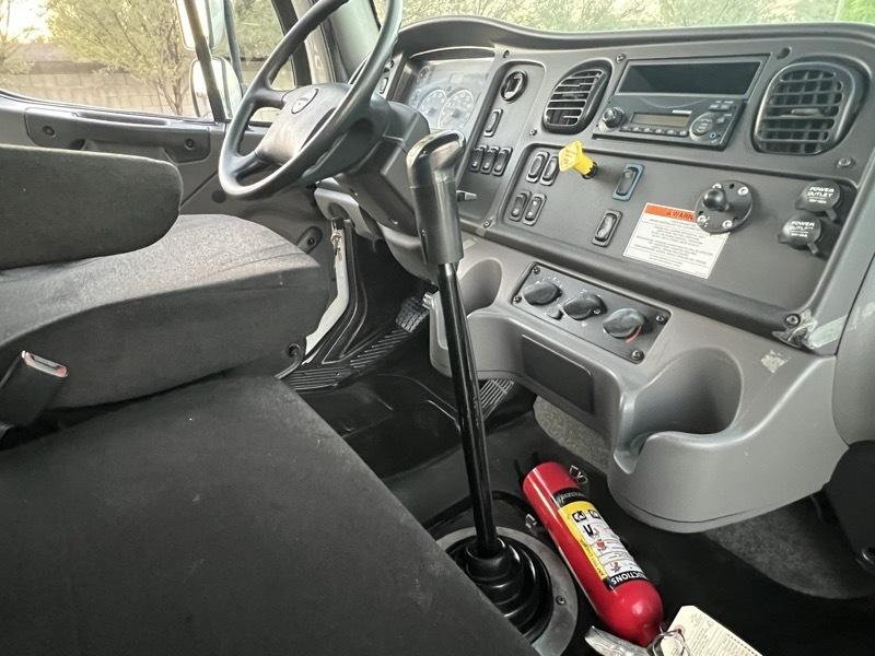 Freightliner M2 106  2015