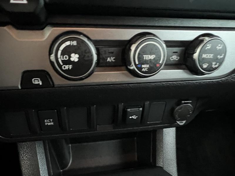 Toyota Tacoma 2WD Access Cab I4 AT SR (Natl) 2022