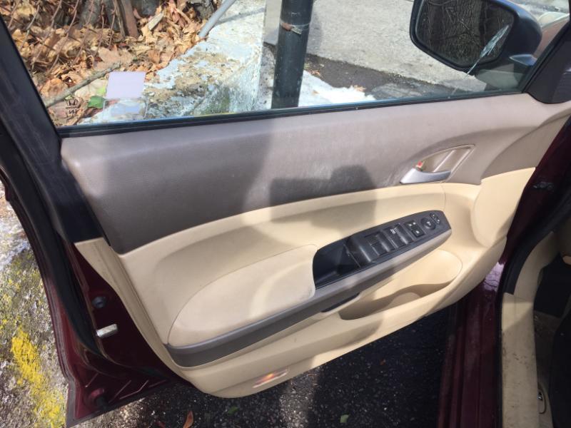 Honda Accord LX sedan AT 2010