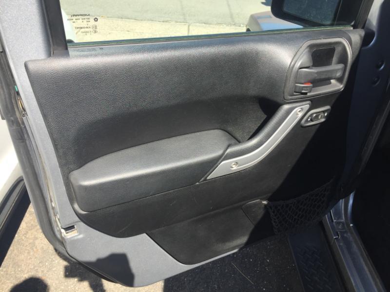 Jeep Wrangler Sahara 4WD 2013