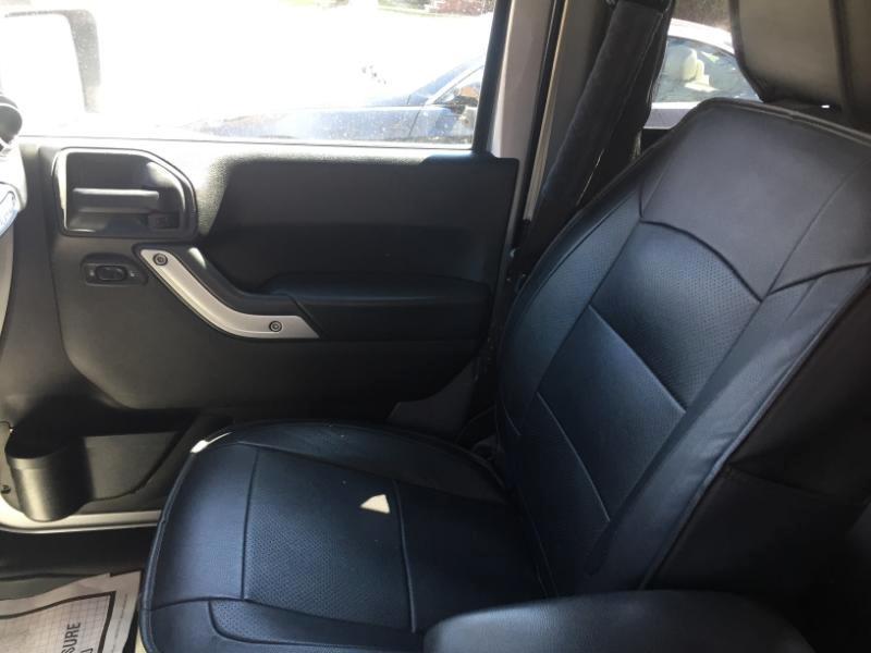 Jeep Wrangler Sahara 4WD 2013