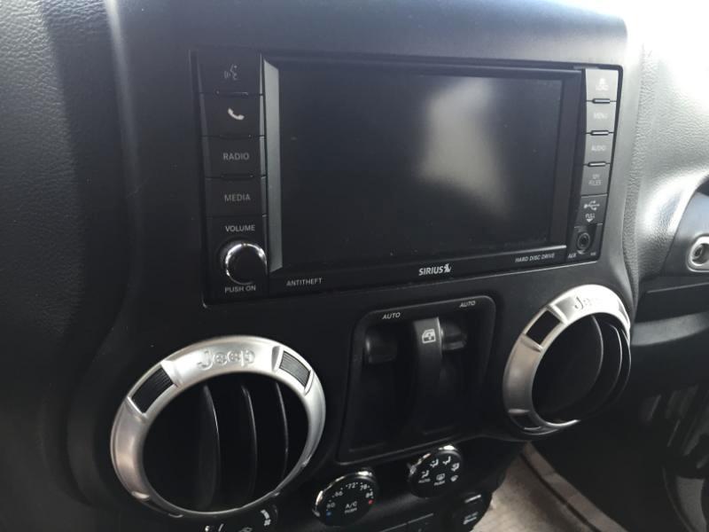 Jeep Wrangler Sahara 4WD 2013