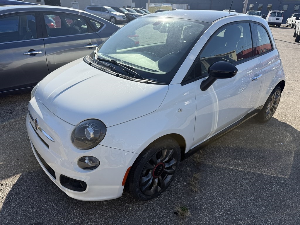2017 FIAT 500 Pop's photo
