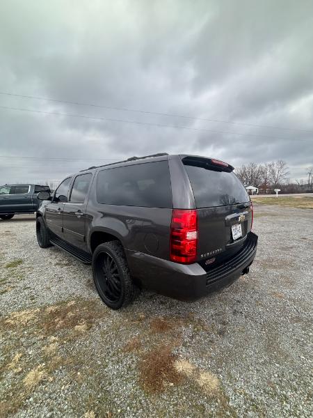 Chevrolet Suburban LS 1500 2WD 2011