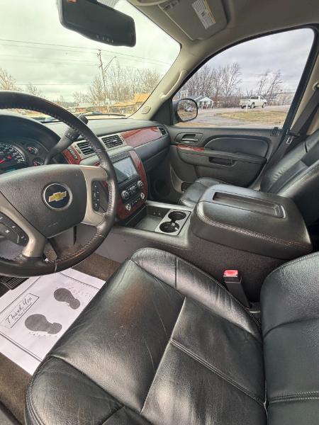 Chevrolet Suburban LS 1500 2WD 2011