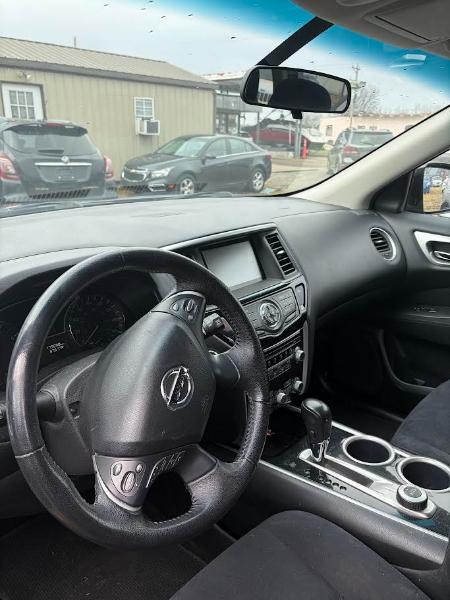 Nissan Pathfinder SV 2013