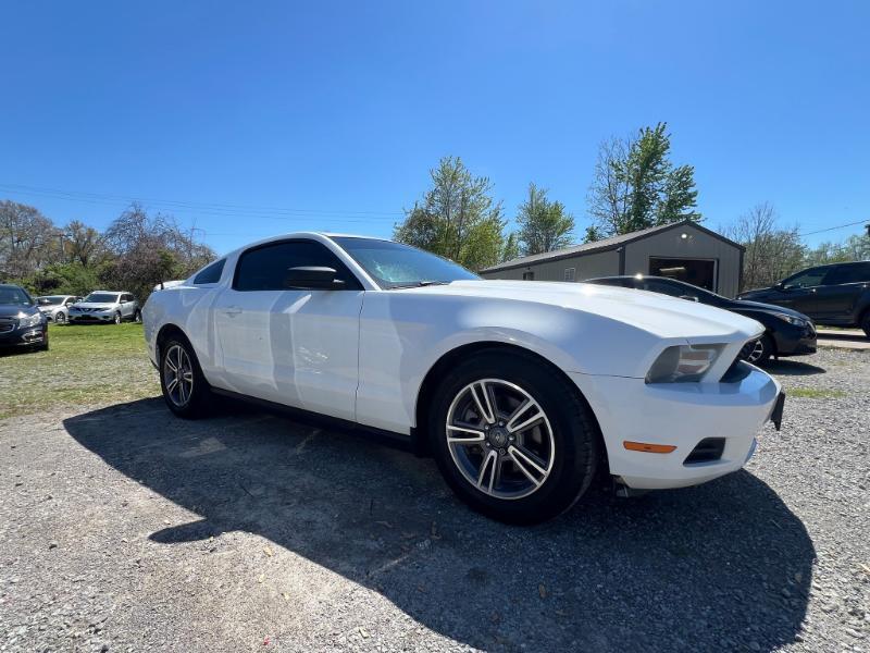 Ford Mustang 2dr Coupe 2012