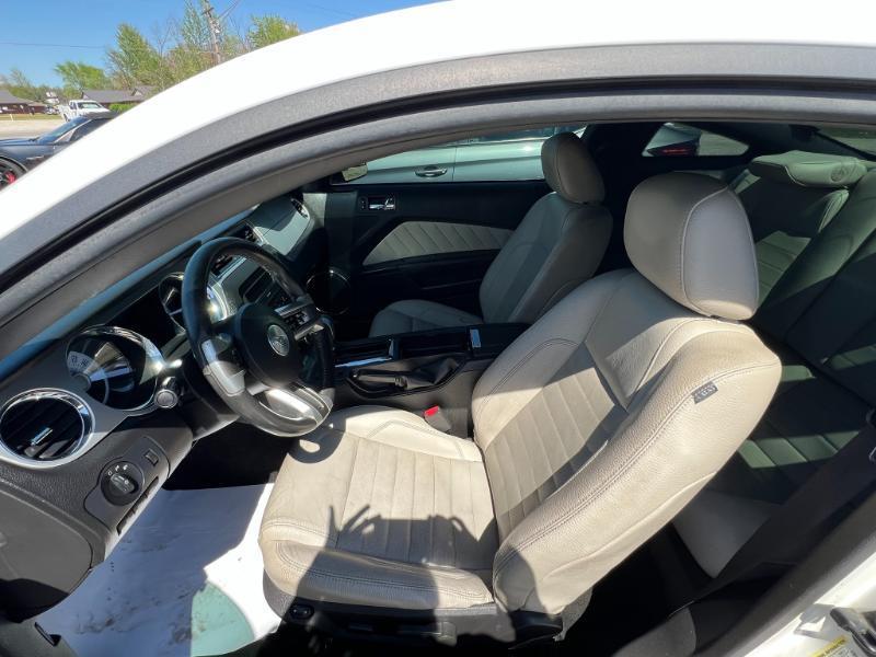 Ford Mustang 2dr Coupe 2012