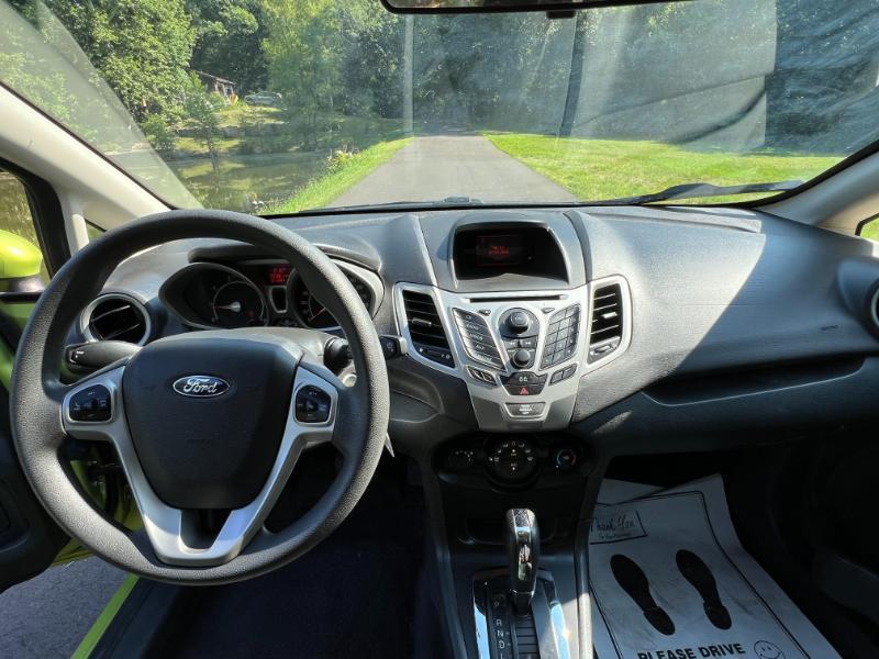 Ford Fiesta 4dr Sdn SE 2013