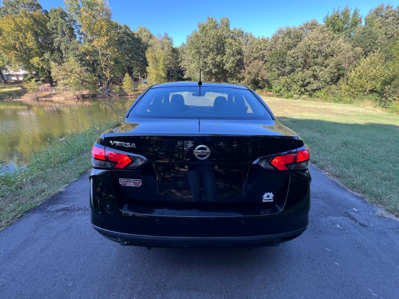 Nissan Versa Sedan  2021