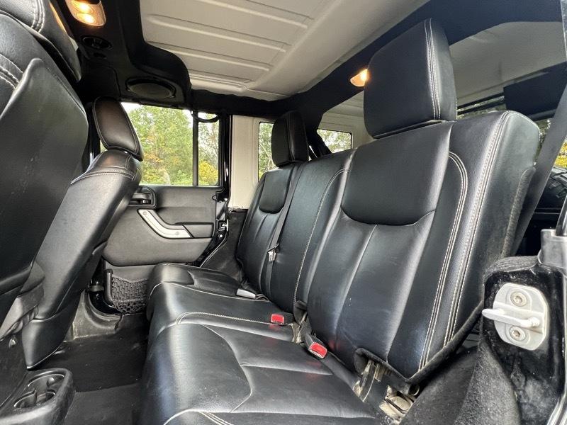 Jeep Wrangler Unlimited Sahara 4WD 2013