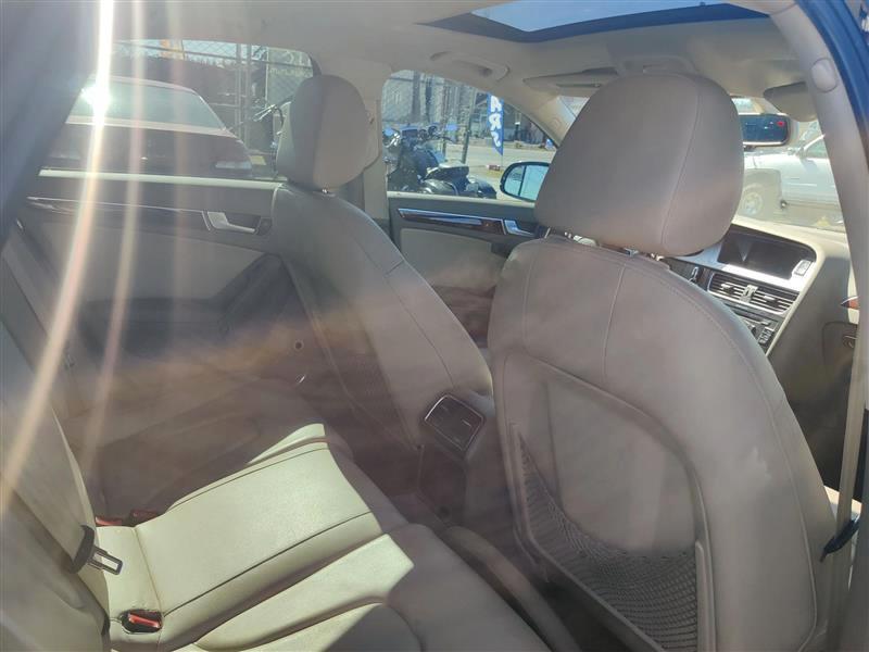 Audi A4 2.0T Sedan quattro Tiptronic 2012