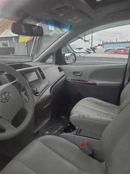 Toyota Sienna Limited AWD 7-Passenger V6 2014