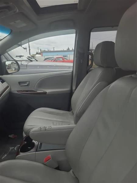 Toyota Sienna Limited AWD 7-Passenger V6 2014