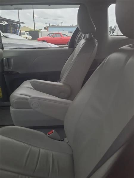 Toyota Sienna Limited AWD 7-Passenger V6 2014