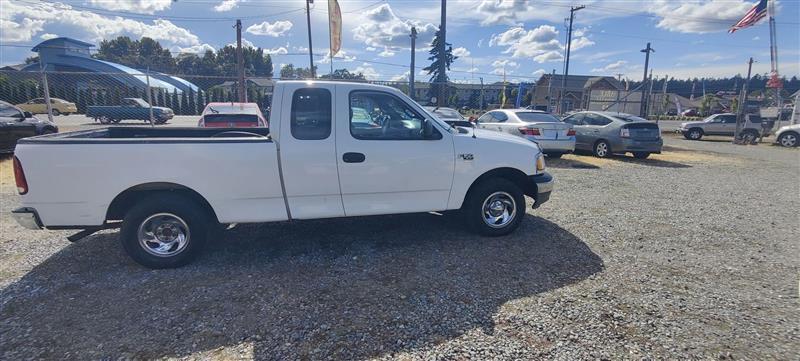 Ford F-150 XL SuperCab Long Bed 2WD 2002