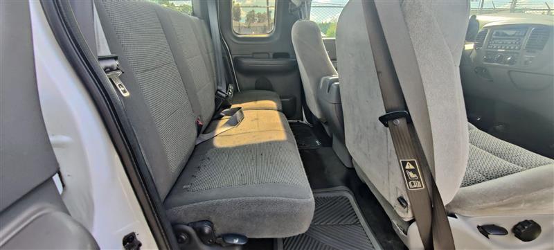 Ford F-150 XL SuperCab Long Bed 2WD 2002
