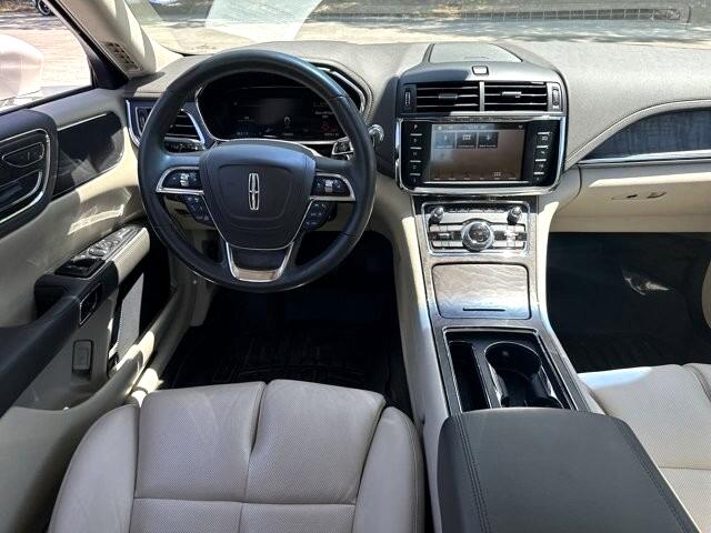 2017 Lincoln Continental Select 22