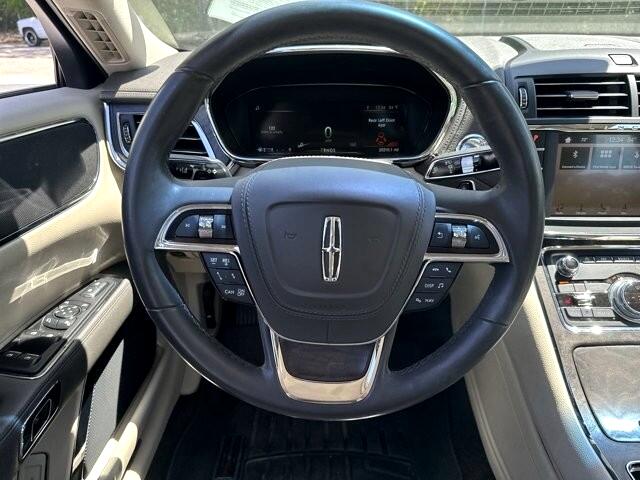 2017 Lincoln Continental Select 23