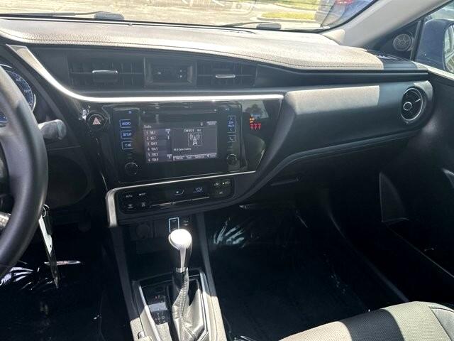 2019 Toyota Corolla XLE CVT 24