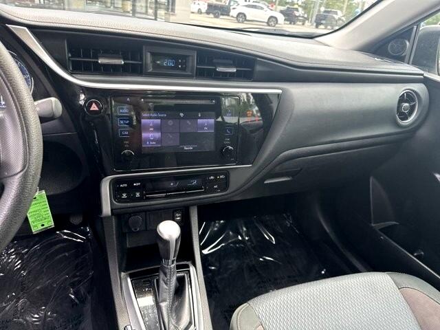 2019 Toyota Corolla XLE CVT 24