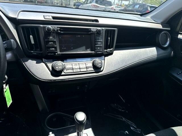 2017 Toyota RAV4 XLE AWD 24