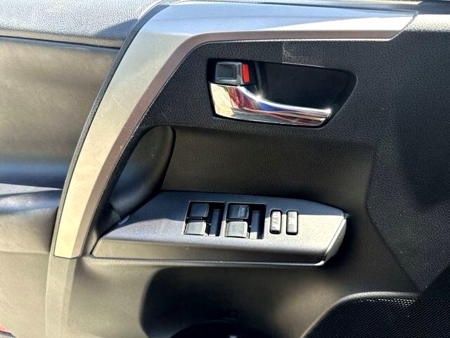 2017 Toyota RAV4 XLE AWD 29
