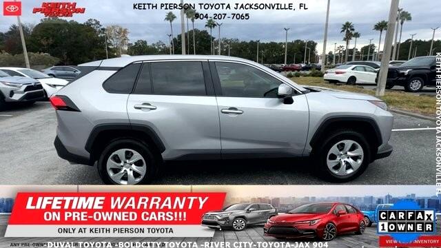 Toyota RAV4 LE FWD (Natl) 2022