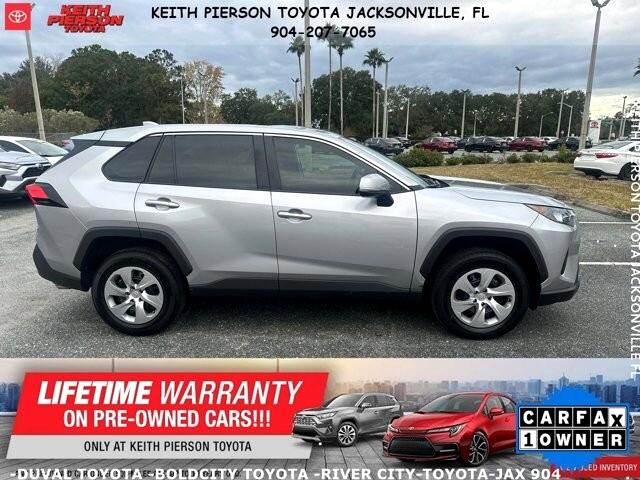 Toyota RAV4 LE FWD (Natl) 2022