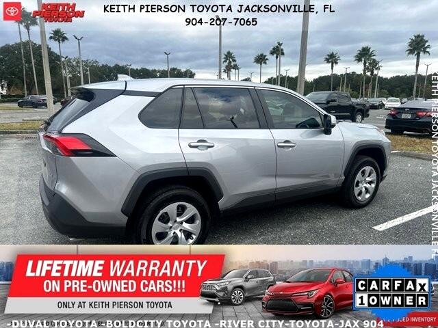 Toyota RAV4 LE FWD (Natl) 2022