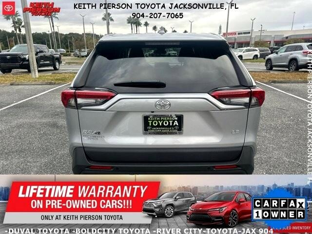 Toyota RAV4 LE FWD (Natl) 2022