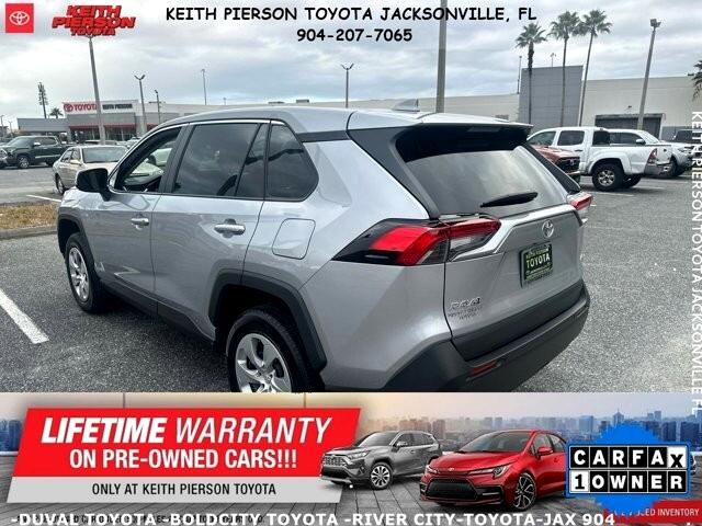 Toyota RAV4 LE FWD (Natl) 2022